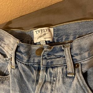 light washed mom jeans size 27